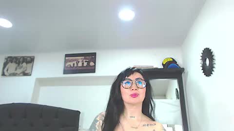 Snapshot of vicky_hotmilf chatting on 16, 9, 2025 Vicky  online show from 16, 9, 2025