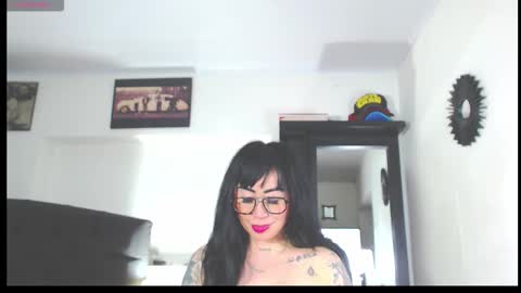 Snapshot of vicky_hotmilf chatting on 7, 10, 2025 Vicky  online show from 7, 10, 2025