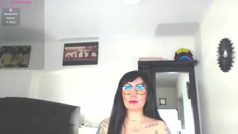 Snapshot of vicky_hotmilf chatting on 15, 10, 2025 Vicky  online show from 15, 10, 2025