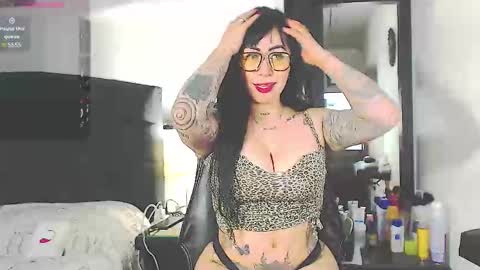 Snapshot of vicky_hotmilf chatting on 20, 11, 2025 Vicky online show from 20, 11, 2025