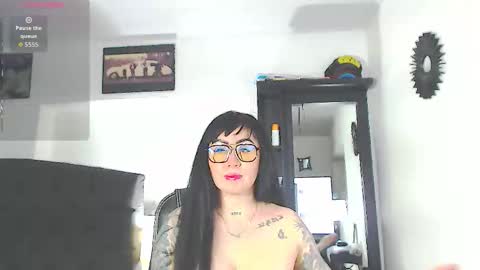 Snapshot of vicky_hotmilf chatting on 1, 12, 2025 Vicky online show from 1, 12, 2025