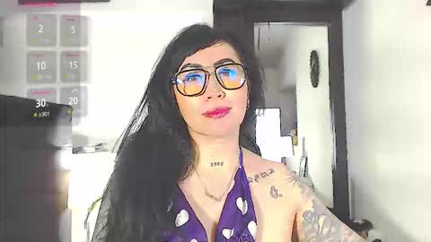 Snapshot of vicky_hotmilf chatting on 2, 12, 2025 Vicky online show from 2, 12, 2025