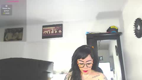 Snapshot of vicky_hotmilf chatting on 4, 12, 2025 Vicky online show from 4, 12, 2025