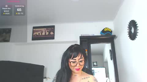 Snapshot of vicky_hotmilf chatting on 28, 4, 2026 Vicky online show from 28, 4, 2026