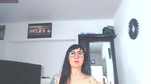 Snapshot of vicky_hotmilf chatting on 1, 6, 2026 Vicky online show from 1, 6, 2026