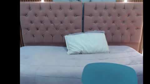 Victoria y Danniela online show from 27, 6, 2026