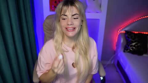 Snapshot of vickyrousi chatting on 24, 10, 2025 vickyrousi online show from 24, 10, 2025