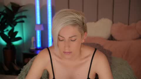 vickysecret96 online show from 30, 4, 2026