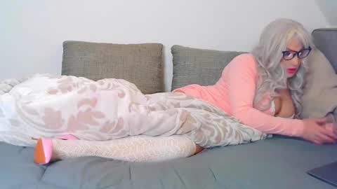 Snapshot of vickyvickge chatting on 17, 2, 2025 Vicky online show from 17, 2, 2025