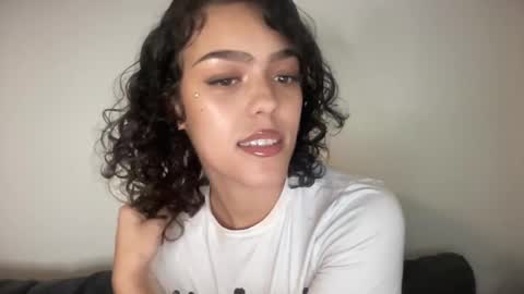 Snapshot of vickyyyx chatting on 28, 12, 2024 Goddess Victory online show from 28, 12, 2024