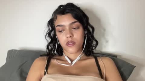 Snapshot of vickyyyx chatting on 12, 1, 2025 Goddess Victory online show from 12, 1, 2025