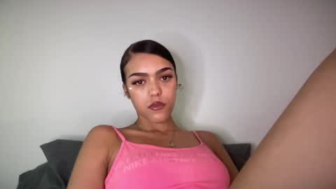 Snapshot of vickyyyx chatting on 24, 1, 2025 Goddess Victory online show from 24, 1, 2025