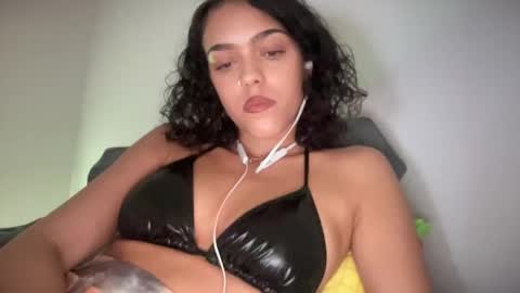 Snapshot of vickyyyx chatting on 4, 2, 2025 Goddess Victory online show from 4, 2, 2025