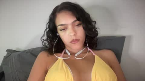 Snapshot of vickyyyx chatting on 5, 2, 2025 Goddess Victory online show from 5, 2, 2025