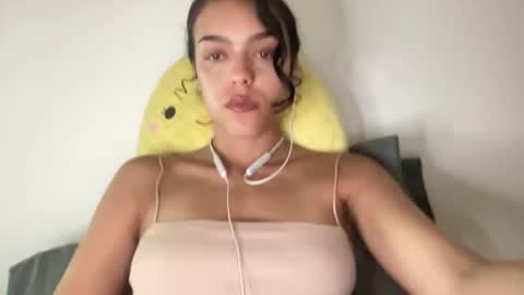 Snapshot of vickyyyx chatting on 10, 2, 2025 Goddess Victory online show from 10, 2, 2025