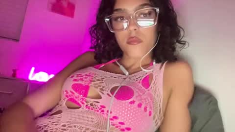 Snapshot of vickyyyx chatting on 19, 2, 2025 Goddess Victory online show from 19, 2, 2025