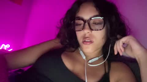 Snapshot of vickyyyx chatting on 28, 2, 2025 Goddess Victory online show from 28, 2, 2025