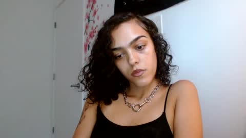 Snapshot of vickyyyx chatting on 9, 9, 2025 Goddess Victory online show from 9, 9, 2025