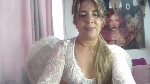 Hi guys   Im victoria  Be the one who can control me in PVT online show from 30, 10, 2025
