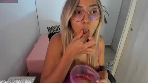 Snapshot of victoria__winner chatting on 28, 10, 2025 Victoria Santos online show from 28, 10, 2025