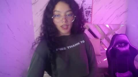 Snapshot of victoria_castillo_b chatting on 11, 3, 2025 victoria_castillo_b online show from 11, 3, 2025