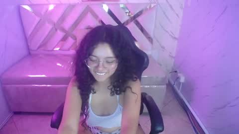Snapshot of victoria_castillo_b chatting on 12, 3, 2025 victoria_castillo_b online show from 12, 3, 2025