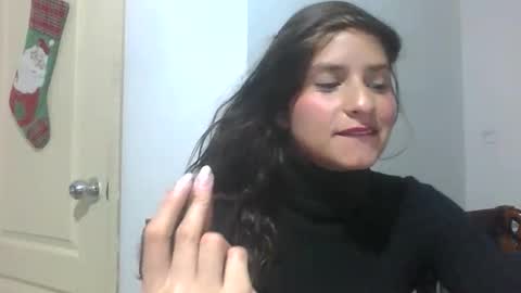 Snapshot of victoria_couture chatting on 17, 12, 2025 victoria_couture online show from 17, 12, 2025