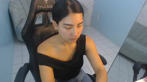 Snapshot of victoria_hernandez_t chatting on 25, 4, 2026 Victoria online show from 25, 4, 2026