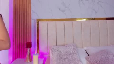  Victoria Lozano  online show from 17, 12, 2024