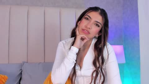  Victoria Lozano  online show from 19, 12, 2024