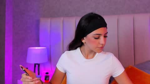  Victoria Lozano  online show from 21, 12, 2024