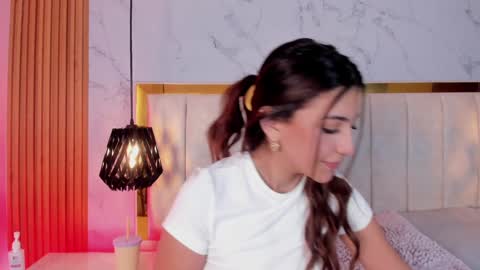  Victoria Lozano  online show from 11, 1, 2025