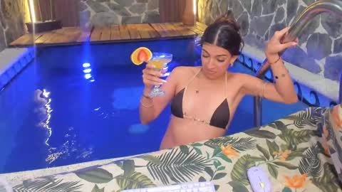  Victoria Lozano  online show from 17, 1, 2025