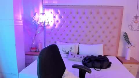 Snapshot of victoria_kitt chatting on 11, 9, 2025 victoria_kitt online show from 11, 9, 2025