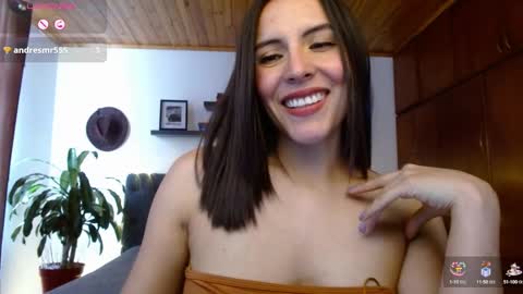 Snapshot of victoria_martelo chatting on 10, 2, 2025 VICTORIA MARTELO online show from 10, 2, 2025