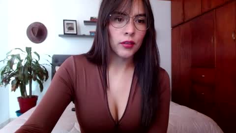 Snapshot of victoria_martelo chatting on 9, 4, 2026 VICTORIA MARTELO online show from 9, 4, 2026