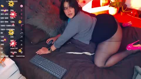 Snapshot of victoria_monteroo chatting on 13, 5, 2026 Call me Vic online show from 13, 5, 2026