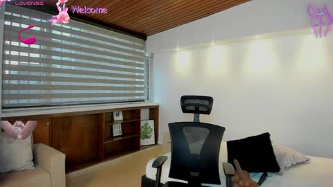 Snapshot of victoria_mooree chatting on 12, 4, 2026 Victoria Everyday From 1400 to 2130 Col Time online show from 12, 4, 2026