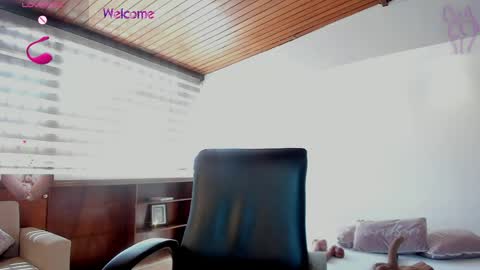 Snapshot of victoria_mooree chatting on 18, 4, 2026 Victoria Everyday From 1400 to 2130 Col Time online show from 18, 4, 2026