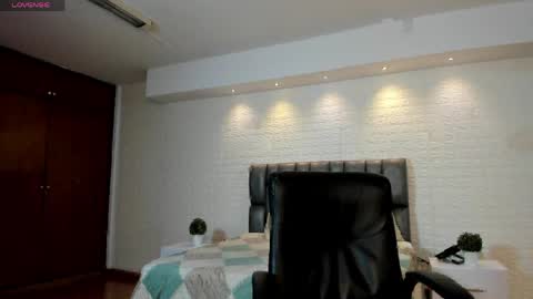 Snapshot of victoria_mooree chatting on 11, 5, 2026 Victoria Everyday From 1400 to 2130 Col Time online show from 11, 5, 2026