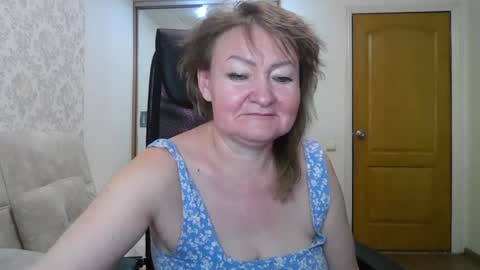 Snapshot of victoria_secrets_ chatting on 6, 2, 2025 Victoria online show from 6, 2, 2025