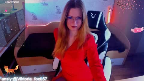 Snapshot of victoria_the_fox chatting on 7, 1, 2025 - The Divine Fox online show from 7, 1, 2025