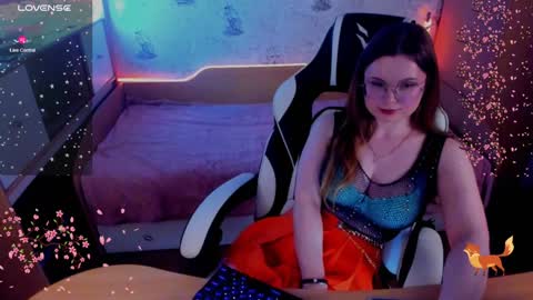 Snapshot of victoria_the_fox chatting on 3, 2, 2025 - The Divine Fox online show from 3, 2, 2025