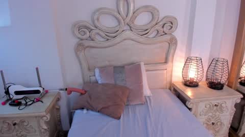 victoria  online show from 31, 12, 2024