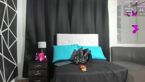 Snapshot of victoriaa_zans chatting on 4, 10, 2025 Victoria Zans  online show from 4, 10, 2025