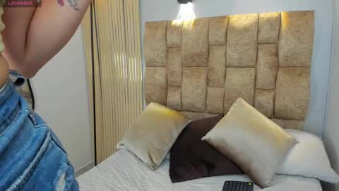 Victoria Andrade online show from 5, 1, 2026