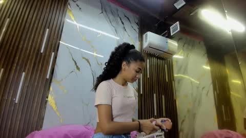 Snapshot of victoriaduarte chatting on 2, 10, 2025 Victoria  online show from 2, 10, 2025