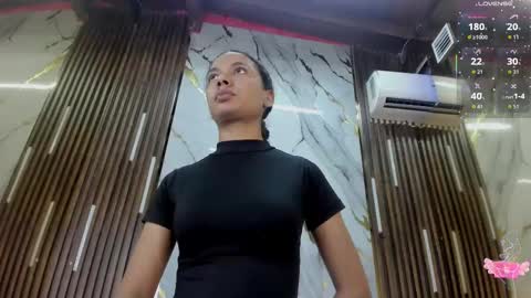 Snapshot of victoriaduarte chatting on 6, 10, 2025 Victoria  online show from 6, 10, 2025