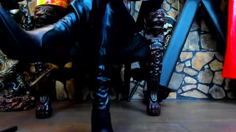 Victoria Heller online show from 5, 10, 2025