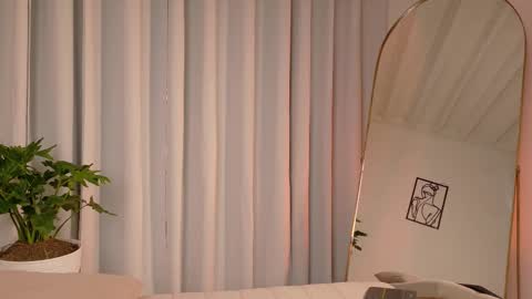 VictoriaNova online show from 2, 12, 2025